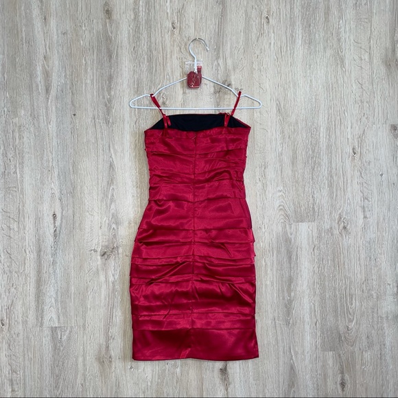 Le Chateau Red Strapless Dress 💃🏻 - Picture 3 of 6